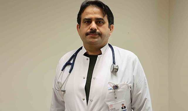 Doktor öğretim üyesi Azar: "Elektronik sigara tütün mamullerini bırakmak için çıktı fakat kendisi yıllar içerisinde bağımlılık oluşturdu"