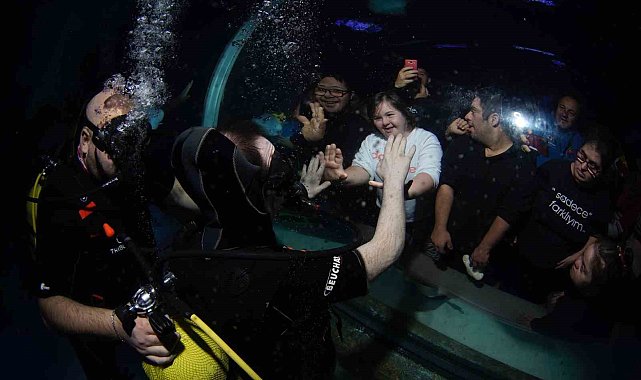 Down sendromlu bireyler yeni yılı akvaryuma dalışıyla kutladı