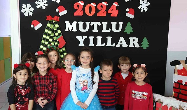 Efeler'in miniklerinden erken yılbaşı kutlaması