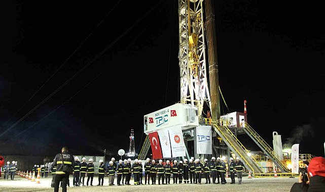 Enerji ve Tabii Kaynaklar Bakanı Bayraktar, Şehit Esma Çevik Üretim İstasyonu'nda incelemelerde bulundu