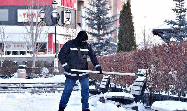 Erzurum'da kar ve soğuk etkisini sürdürüyor