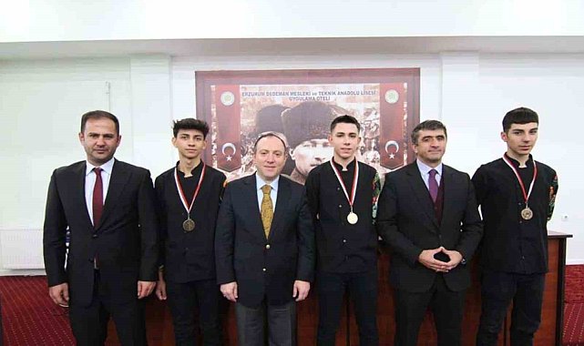 Erzurumlu öğrenciler aşçılıkta 3 madalya ile döndü