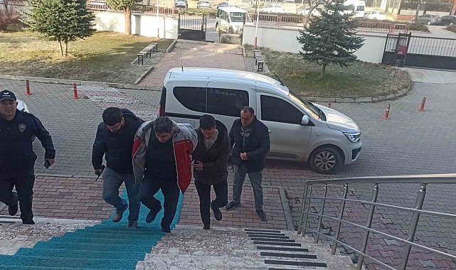 Eski eşini ve kızını öldüren şüpheli adliyeye sevk edildi
