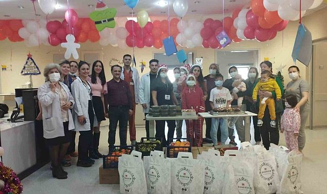 Eskişehir'de 130 kişilik ekip Onkoloji Servisi'nde tedavi gören çocukların yeni yılını kutladı