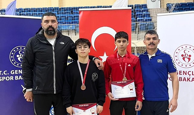 Eskişehirli sporcular güreşte Türkiye 3'üncüsü oldu