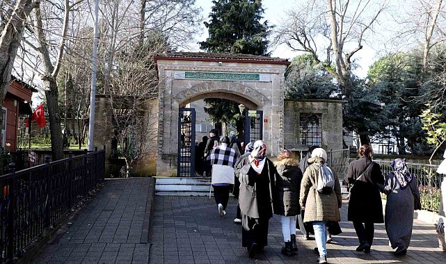 Eyüpsultan'da cami ve türbe gezileri başladı