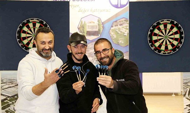 Firmalar arası dart turnuvasında rekabetin okları havada uçuştu