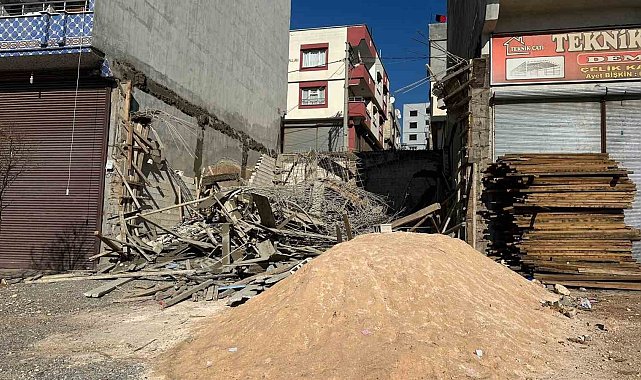 Gaziantep'te beton dökümü sonrası inşaat çöktü: 1'i ağır 2 yaralı