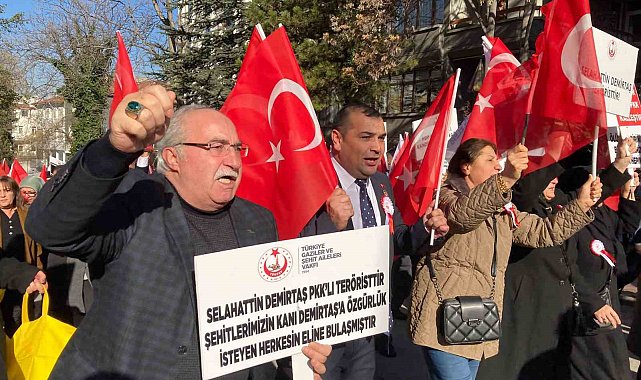 Gaziler ve şehit yakınlarından DEM Parti önünde eylem
