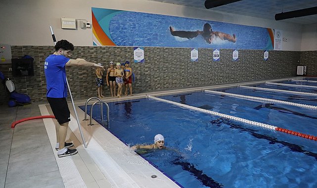 Gaziosmanpaşa'da öğrencilere ücretsiz yüzme kursu