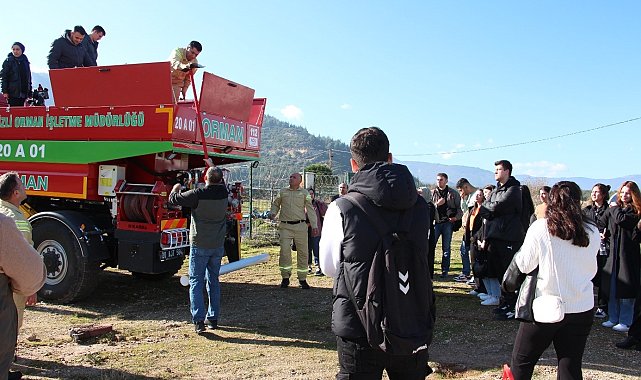 Genç iletişimciler yangın söndürme gönüllüsü oldu