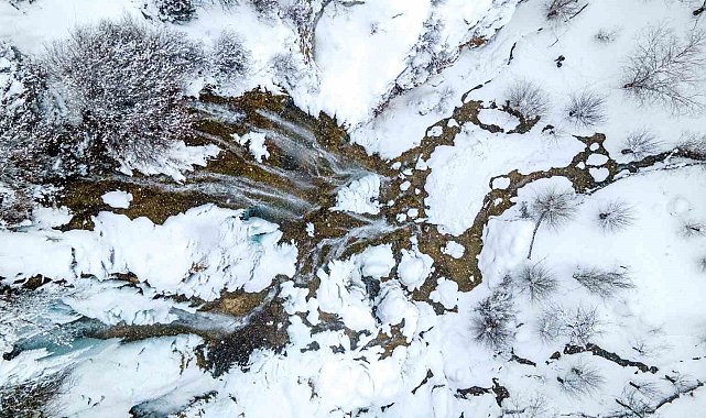 Girlevik Şelalesi kış aylarında karla bir başka güzel