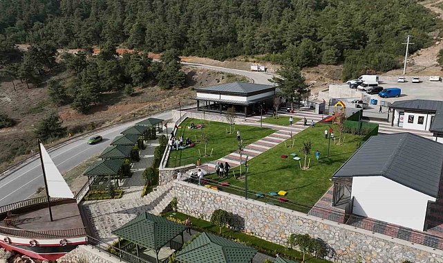 Gürsu Hayvan Bakım ve Rehabilitasyon Merkezi ziyaretçi akınına uğruyor