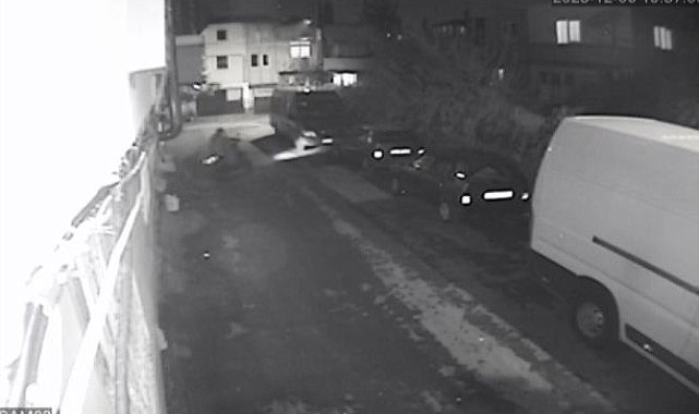 Güvenlik kameralarını umursamayıp hırsızlık yaptı