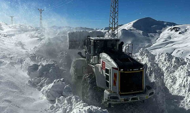 Hakkari'de 34 yerleşim yolu ulaşıma kapandı