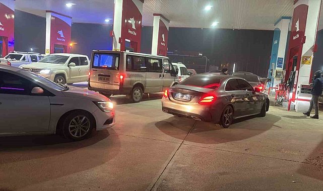 Hakkari'de depremler korkuttu: Halk sokaklara döküldü