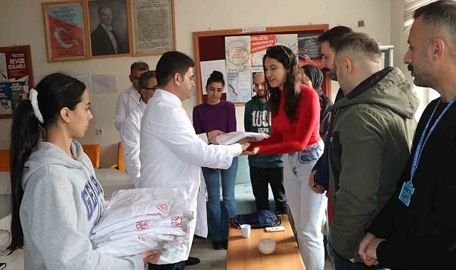 Hakkari'deki öğretmenlere beyaz önlük teslim edildi