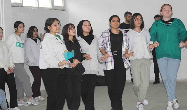 Halk oyunlarında birinciliği kimseye kaptırmak istemiyorlar