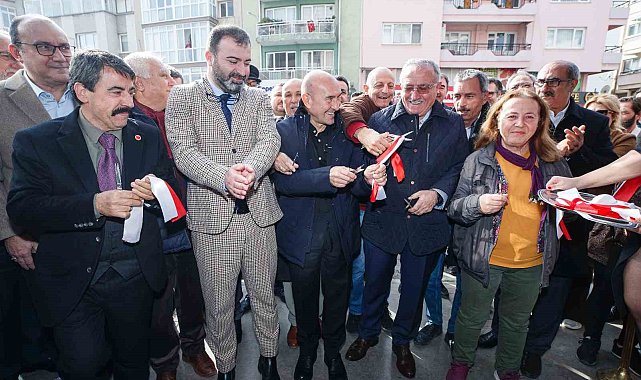 Halkın BakkalıHalkın Kasabı'nın 13'üncü şubesi Karabağlar'da