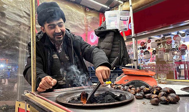 Herkes eğlenirken, onlar ekmek derdinde
