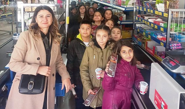 Hisarcık'ta ilkokul öğrencileri market alışverişi yaptı