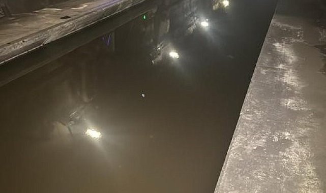 İngiltere'de tüneli su bastı, tren seferleri iptal edildi