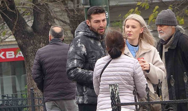 İstanbulkart doldurma bahanesiyle para isteyen 2 kadın yine aynı yerde yakalandı