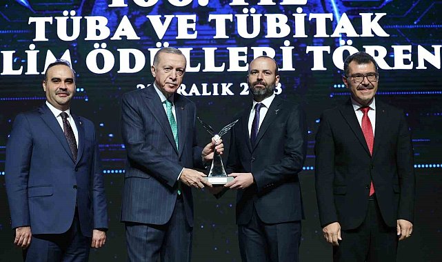 İzmir Ekonomili profesöre 'TÜBİTAK' gururu