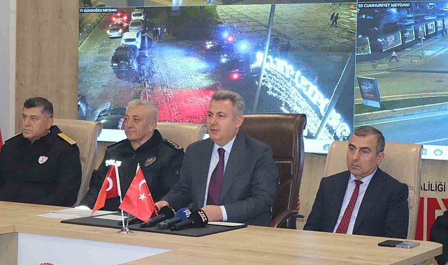 İzmir Valisi Elban: "İzmir'de 781 noktada 8 bin 113 emniyet personelimiz görev başında"