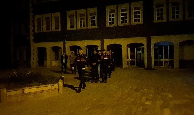 İzmir'de göçmen kaçakçılığı operasyonu: 6 tutuklama
