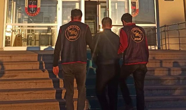 Jandarma 10 yıl hapis cezası bulunan cezaevi firarisini yakaladı