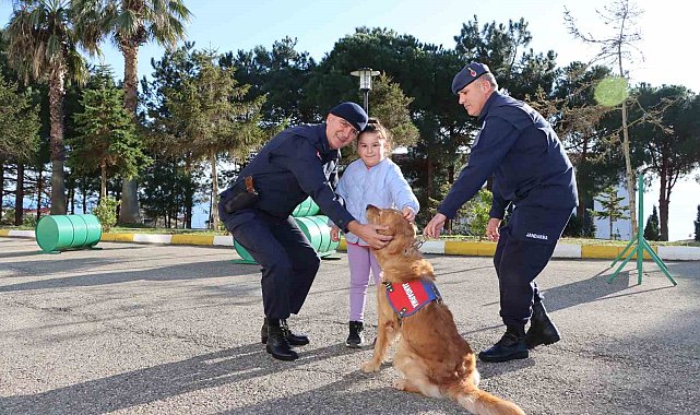 Jandarma köpeği Rio'dan miniklere gösteri