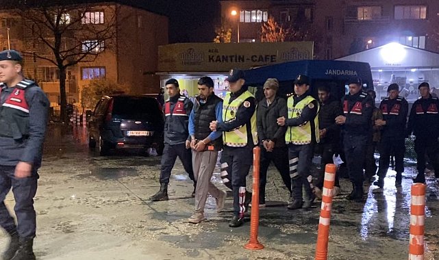 Jandarmanın yürürken durdurduğu 4 kişi kaçak göçmen çıktı