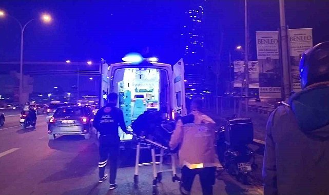 Kadıköy'de 2 motosiklet çarpıştı: 1 yaralı