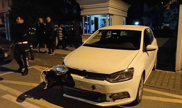 Kadıköy'de otomobil motosiklete çarptı: 1 ağır yaralı