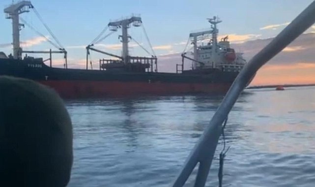 Karadeniz'de yük gemisi mayına çarptı: 2 yaralı