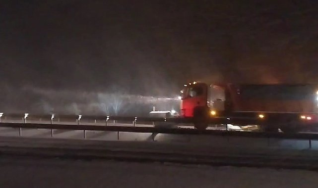 Karadeniz'i İstanbul'a bağlayan yolda kar yağışı etkili oluyor