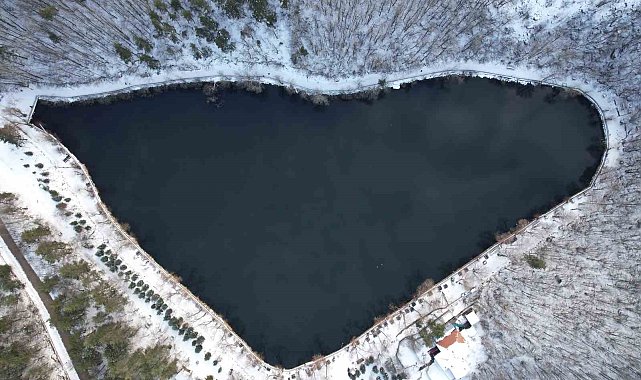 Karagöl Tabiat Parkı beyaza büründü