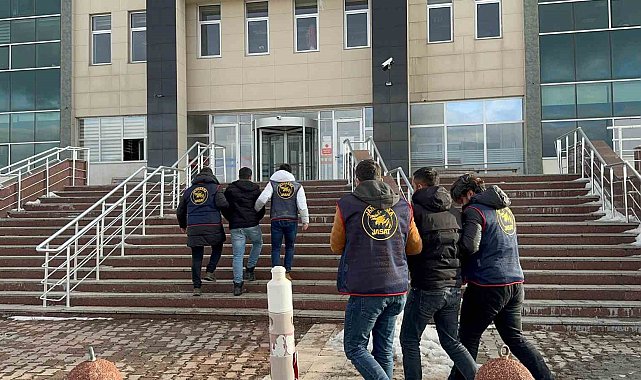Kars'ta biri FETÖPDY terör örgütü üyesi 3 kişi yakalandı