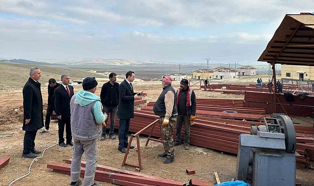 Kaymakam Bakan, kalıcı konutlarda incelemelerde bulundu