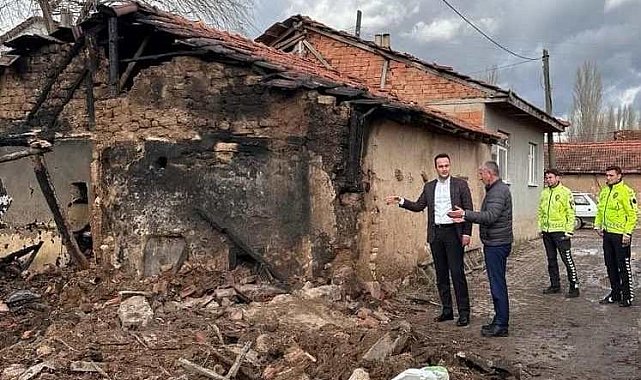 Kaymakam Demirci, yanan mahalle fırınında incelemelerde bulundu