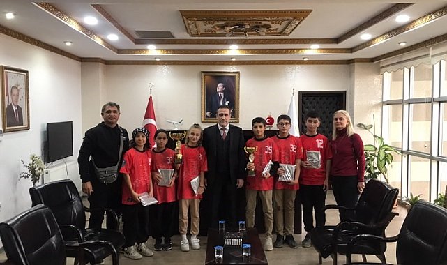 Kaymakam Memiş, başarılı hentbolcuları kabul etti