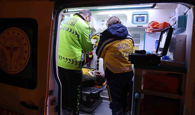 Kaza yapan alkollü sürücü, yardıma gelenlerden sigara istedi