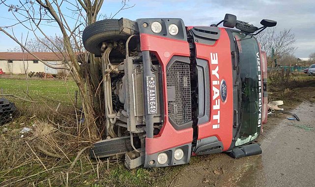 Kazaya giden itfaiyeciler kaza yaptı: 3 yaralı