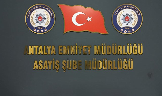 Kendilerini polis savcı olarak tanıtıp dolandırıcılık yapan 2 şüpheli yakalandı