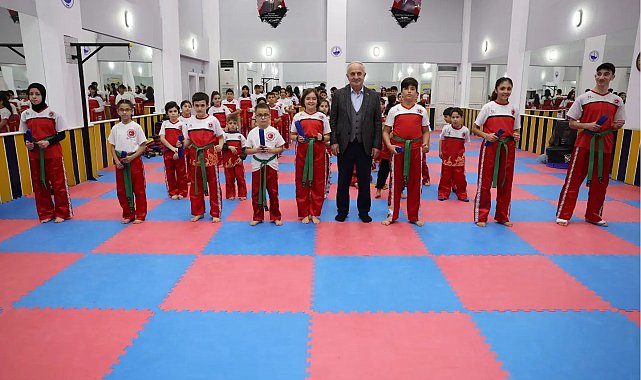 Kick boks sporcuları kuşak sevinci yaşadı