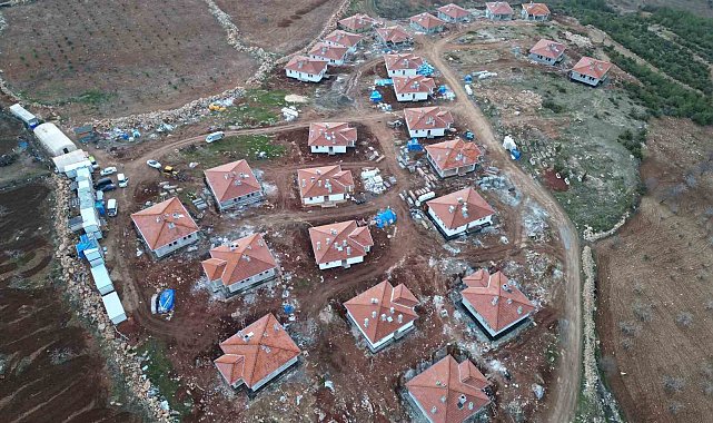 Kilis'te depremzedeler için yapılan köy evlerinin inşası sürüyor