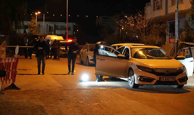 Kilis'te park halindeki araca kurşun yağdırdılar:1 ölü, 1 ağır yaralı