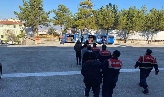 Kırsaldaki evlerden 800 bin liralık malzeme çalan 3 şüpheli tutuklandı