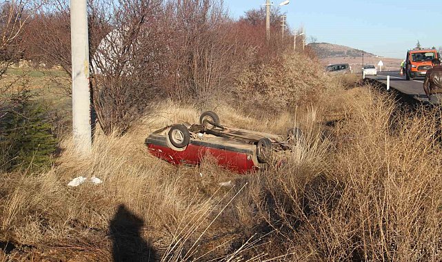 Köpeğe çarpan otomobil takla attı: 4 yaralı